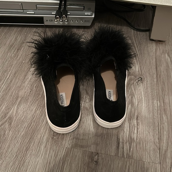 Steve Madden puff shoes - Picture 2 of 3